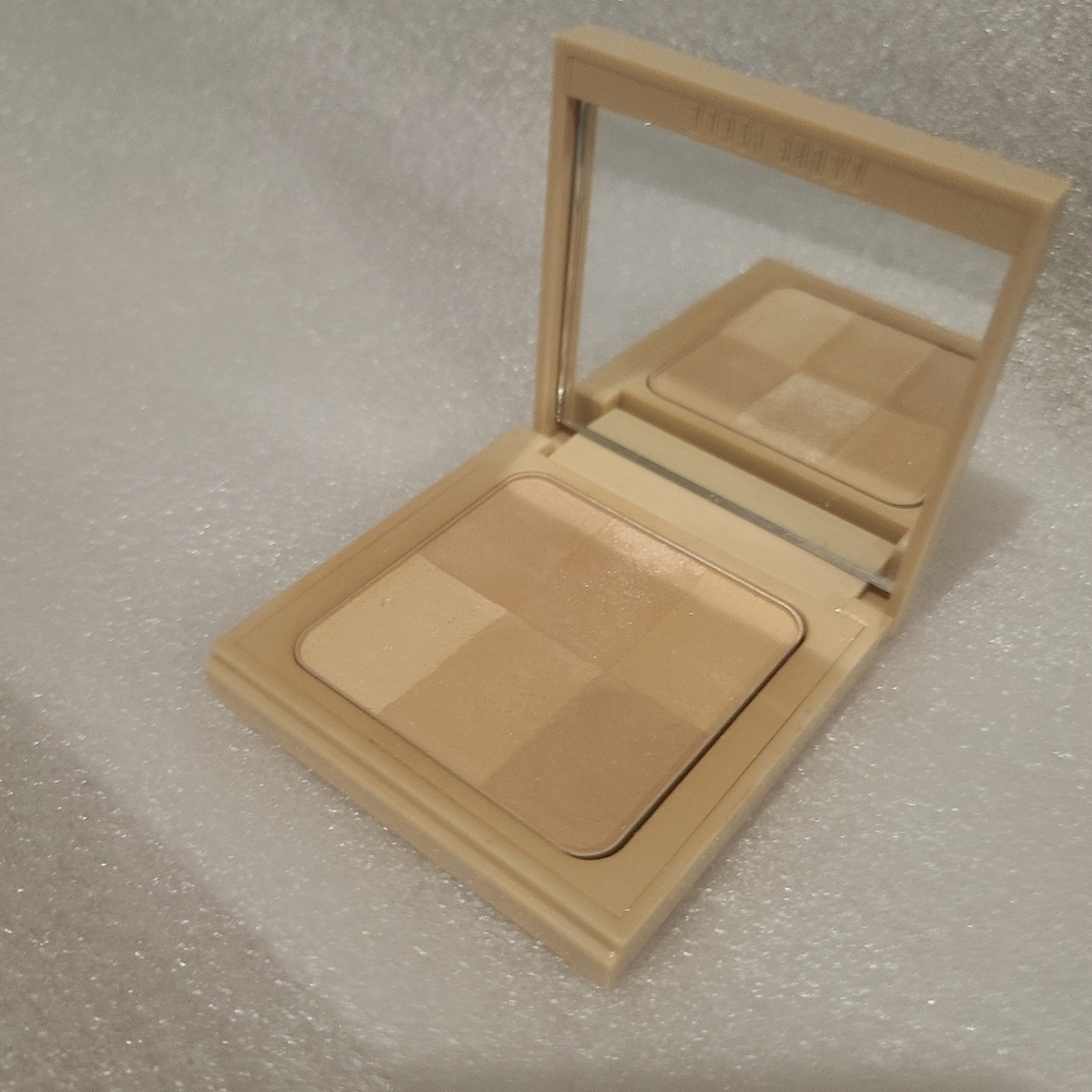 Bobbi Brown Nude Finish illuminating Powder